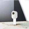 Vista derecha del difusor Dolce Vita blanco, diseño vertical moderno para decoración y aromatización de interiores